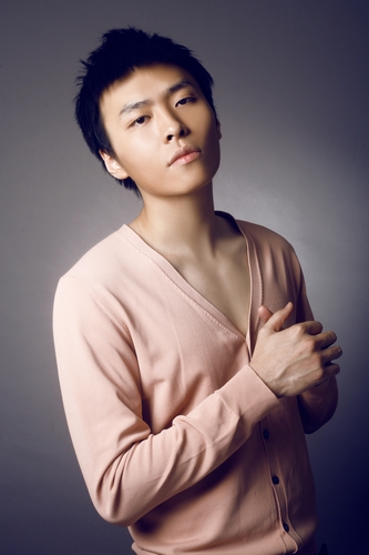 王山水饰胡兰成王山水——胡兰成的扮演者姓名:王山水