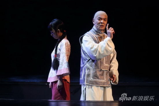 话剧大宅门受热捧刘威出色演绎引赞誉