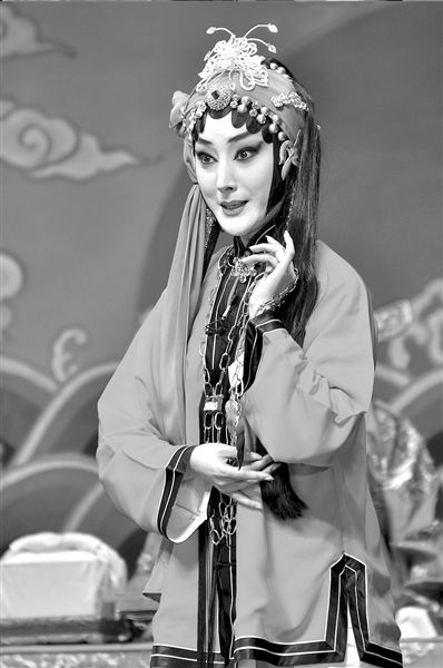 郭玮在《玉堂春》中扮演苏三