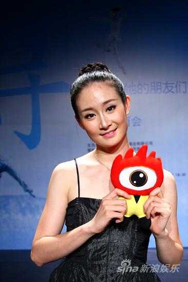 家王亚彬,近两年又开始着手搭建青年舞蹈平台——"亚彬和她的朋友们"