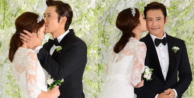 组图:李秉宪李珉廷婚前记者会 甜蜜互送吻