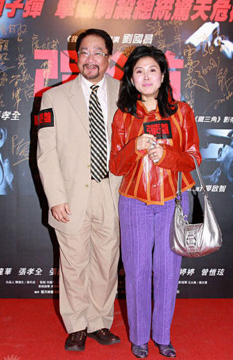 徐小明和陈复生新浪娱乐讯 2008年11月25日,电影《弹道》香港首映