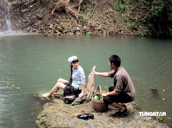 07月29因为南方连日遭遇暴雨袭击,为不耽误拍摄进度,电影《阿妹》剧组