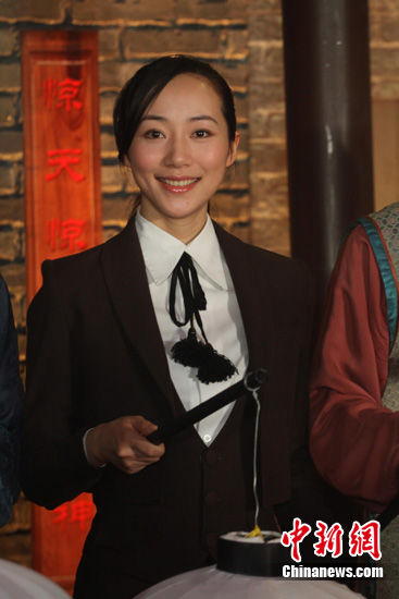 囧探佳人首映郭涛红毯穿戏服众演员扮囧