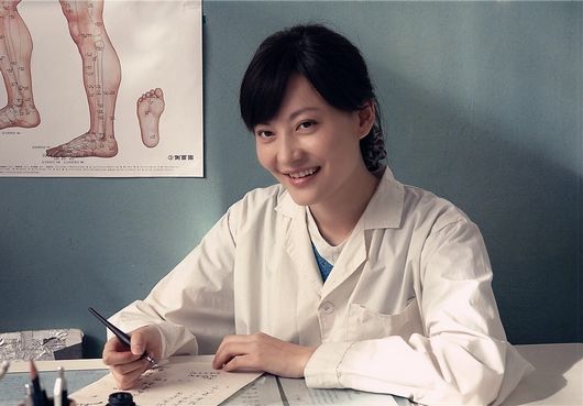 精诚大医获故事片奖黄凰脱变演医生