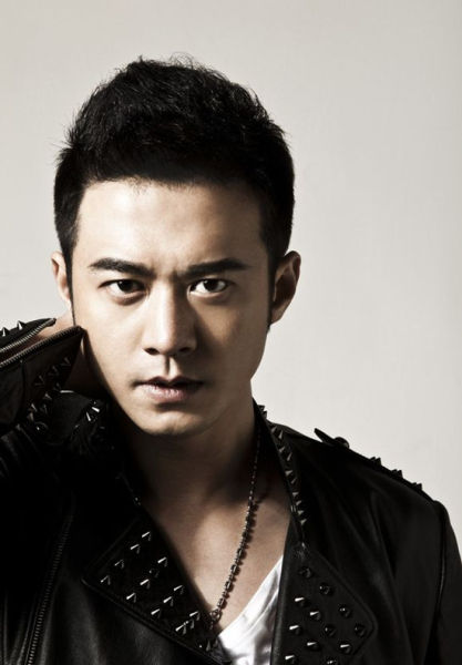 《钢刀》热拍 "新派硬汉"杨奇鸣受期待