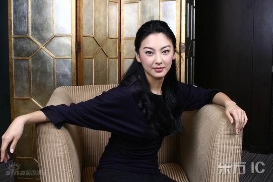 图文:《长江七号》写真--张雨绮温柔婉约