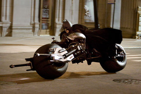 图文:《蝙蝠侠6》公布海报 蝙蝠侠彪悍战车