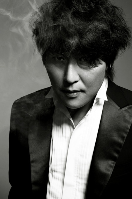 金玉彬眼神凌厉 宋康昊眼神忧郁