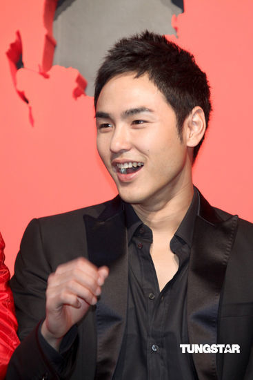 图文:电影《艋舺》记者会-阮经天微笑