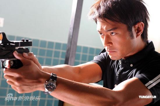 古天乐与吴彦祖靶场争枪王一秒钟险胜对手图