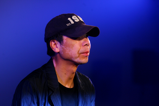 图文:《大地震》发布预告片--导演冯小刚