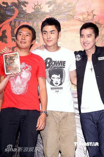 近日,艺人阮经天,赵又廷和导演钮承泽齐聚一堂,宣传即将发行的《艋舺