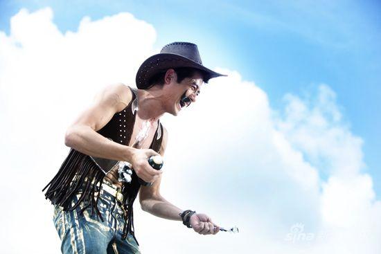 图文全城戒备剧照胸前那坨胸毛无比搞笑