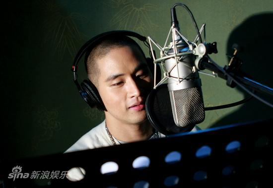 图文硬汉2录主题曲刘承俊顺利录音