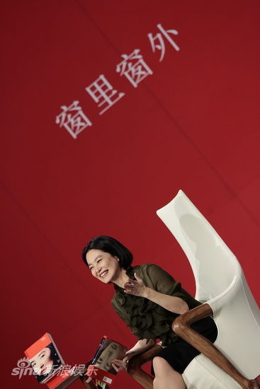 18日下午15时半,知名演员林青霞(微博)《窗里窗外》新书内地首发式在