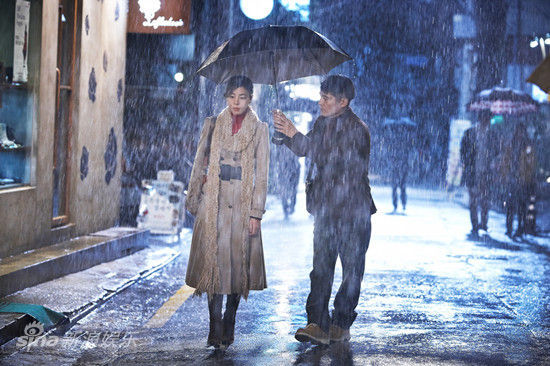 图文爱情真可怕将登银幕主角雨中漫步