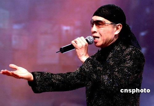 叶振棠为义演连唱七首 《万里长城》引共鸣(图)