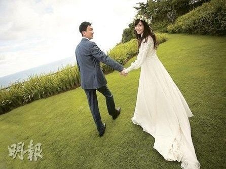 侯佩岑黄伯俊巴厘深情相拥 夫婿身家22亿(图)_影音娱乐_新浪网