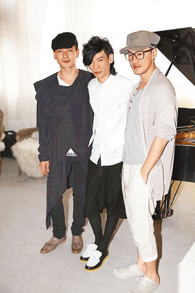 林峰(右一)与邓智伟(中)和黄宗泽(左)