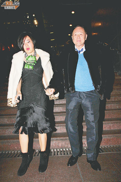 富豪赵世曾携女友lena甜蜜过圣诞