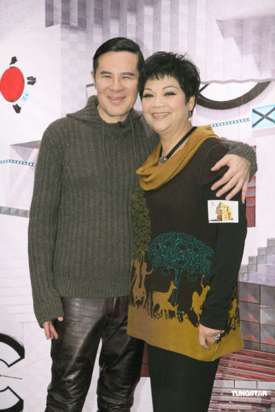 甘国亮先生于节目中与肥妈大谈本地电视圈的发展