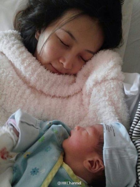 豪门儿媳诸葛梓岐剖腹产子全家福曝光