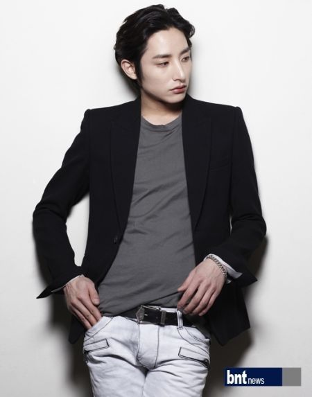 韩情脉脉:模特兼演员李秀赫希望以演技获认可