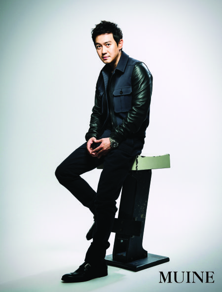 韩星朴勇宇时尚写真尽显俊朗熟男魅力(图)
