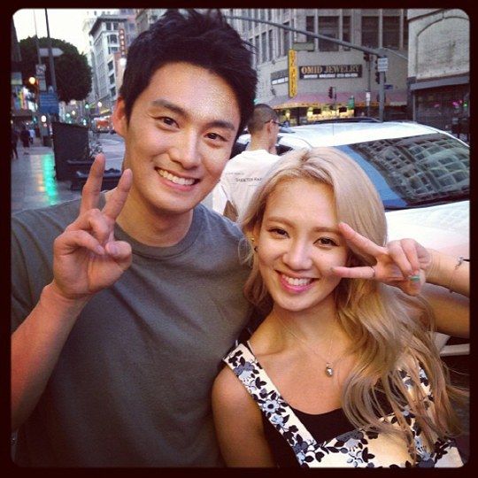 少女时代成员孝渊更新自己的instagram,写道:"与花美男尚镇哥哥一起"