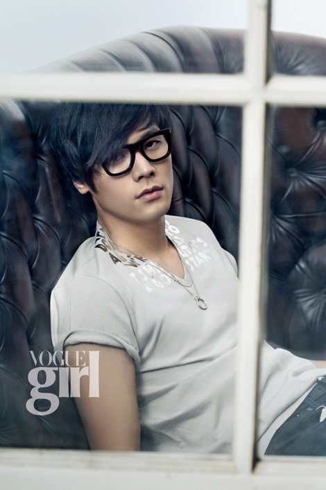 组图:韩星崔丹尼尔时尚写真 慵懒气质男性魅力