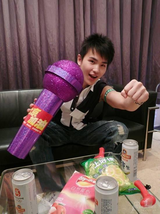 叶乃文奥运开幕式"呼朋引伴"齐为中国队喝彩