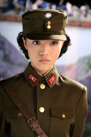 邓家佳大小荧屏通吃南宫燕变身女特务图