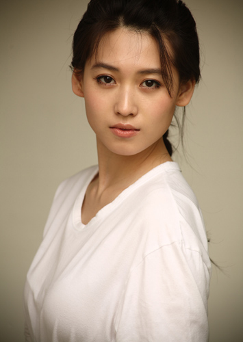 不久前网络上曾流传《家有儿女》中夏雪的扮演者宁丹琳的戒指照