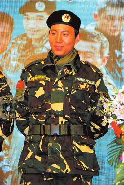 谷智鑫当特种兵很享受 角色外号"蝙蝠侠"