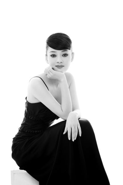 情暖万家陈筱诺黑白写真女星气场足图