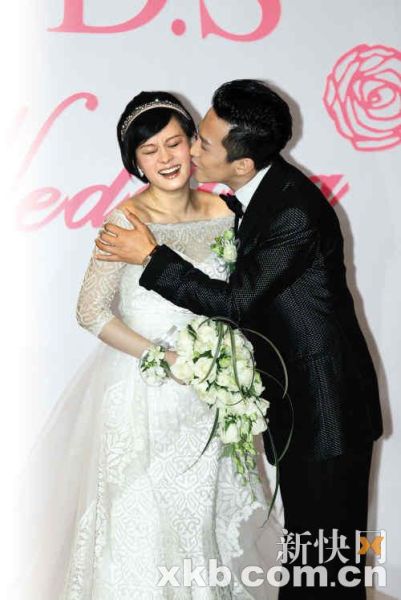去年2月8日就已领证的邓超和孙俪于昨天在上海举办婚礼,实现幸福像