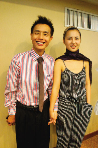 邓建国拍8部电影亏了7部 首次承认奉子成婚(图)