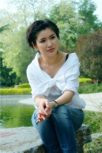 王开心新浪娱乐讯 近日,内地影视新秀王开心在横店拍摄新戏杀青在即