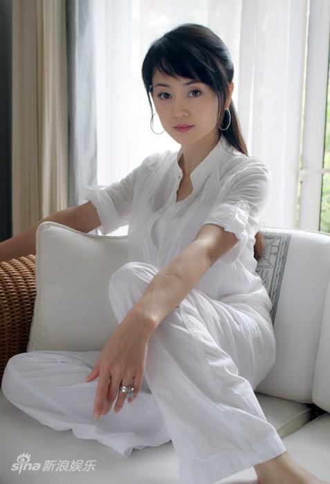 张定涵黑白写真 尽显高贵女人魅力