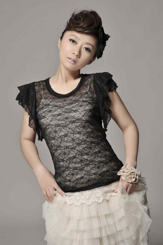 原梓霏秀时尚蛋糕裙尽显熟女风范组图