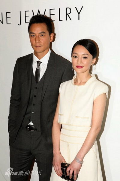 图文:周迅吴彦祖同台亮相-两人亲密留念