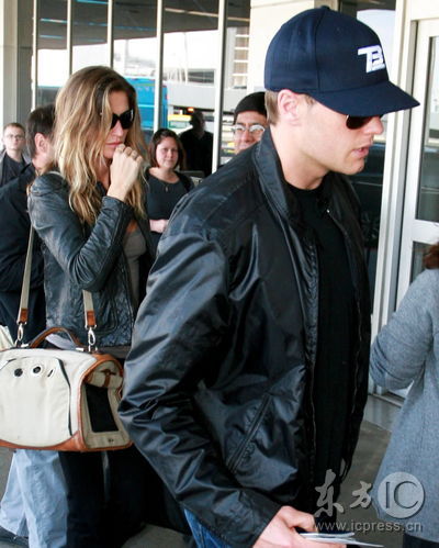 组图吉赛尔邦辰和老公机场启程度蜜月