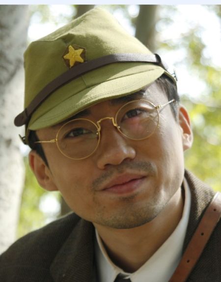 徐亮饰王翻译王翻译:日本留学生,小野同学,在日本时秘密入党,回国后