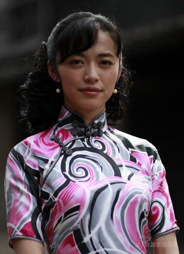 《潜伏》剧照新浪娱乐讯 提起现在的姚晨,在观众口中已经不仅仅是