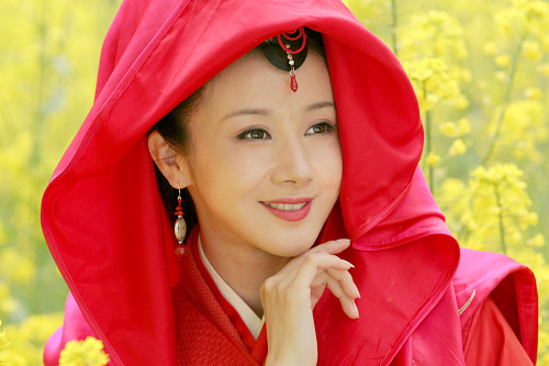 《孔雀》几经坎坷开播 孙菲菲领跑后国庆黄金档