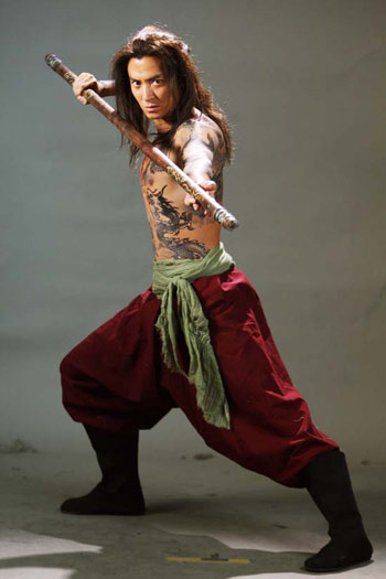 韩栋版"九纹龙"史进造型"九纹龙"纹身新浪娱乐讯新版《水浒》目前已经