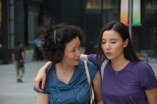 大女当嫁引发两代人思考