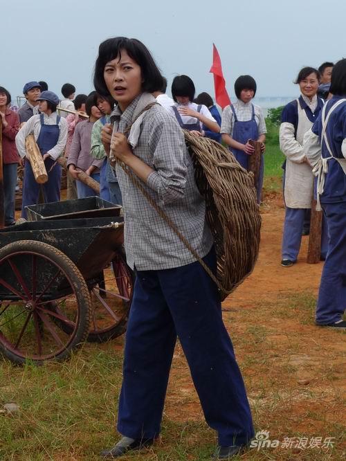 专题 > 正文  新浪娱乐讯 日前,正在央视热播中的电视剧《南下南下》