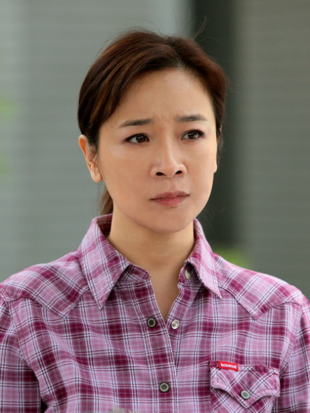 陈小艺饰石小芬胡可饰丁燕剧照剧中场景新浪娱乐讯 由陈小艺,许亚军